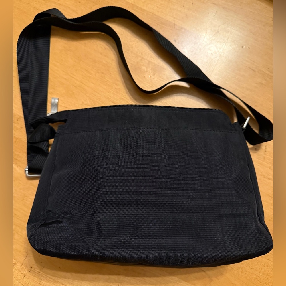 Baggallini Black Crossbody Bag with Silver Turn-Lock LIKE NEW - Picture 2 of 11